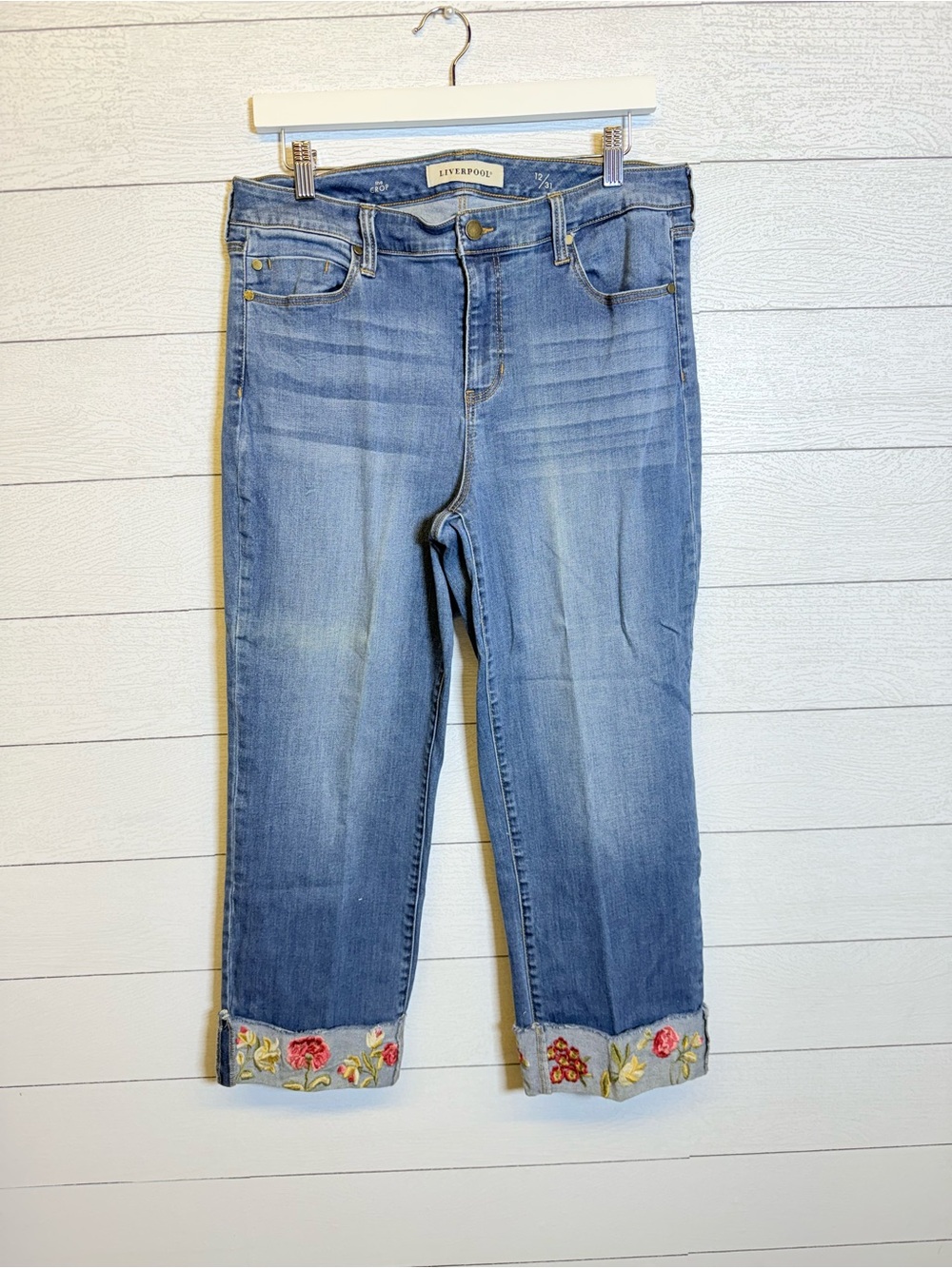 Liverpool The Crop Women’s Light Blue Embroidered Cuff Jeans Size 12/31